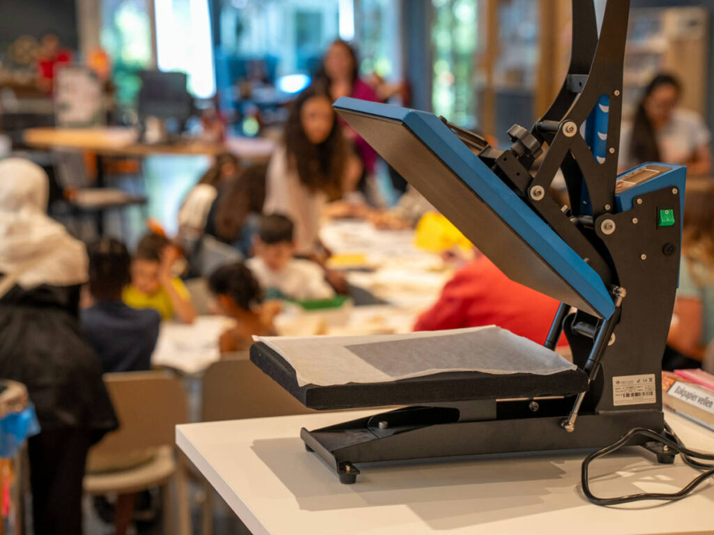 Maak het in bieb hoge vucht (makersbase) in Breda